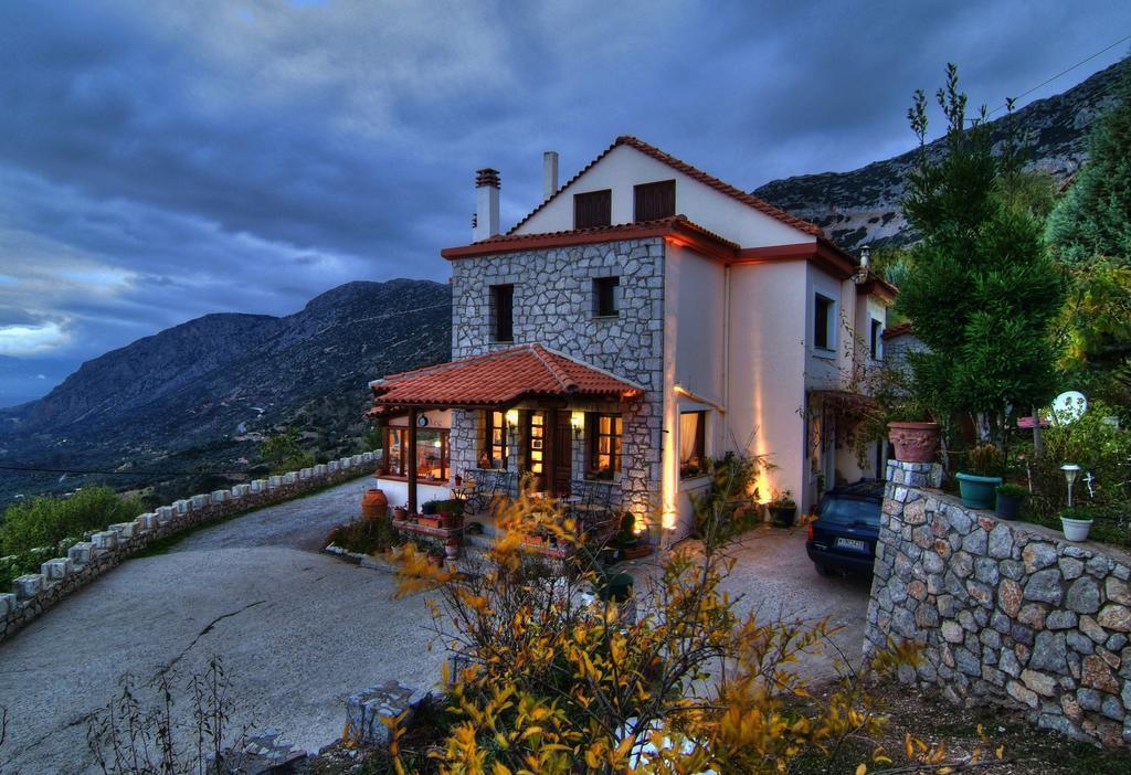 Nefeles Hotel Arachova Exterior foto