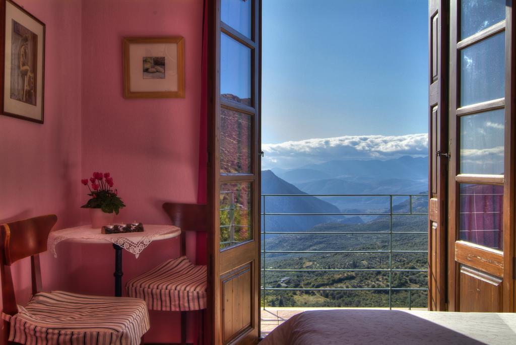 Nefeles Hotel Arachova Exterior foto