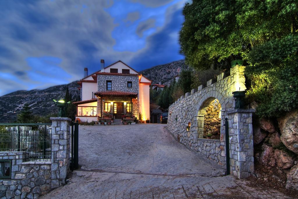 Nefeles Hotel Arachova Exterior foto
